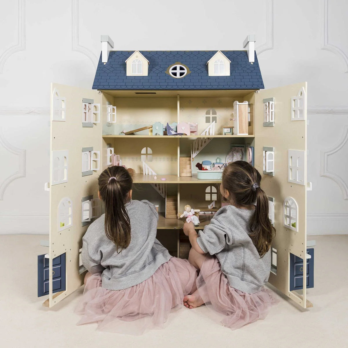 LE TOY VAN Doll House - Palace