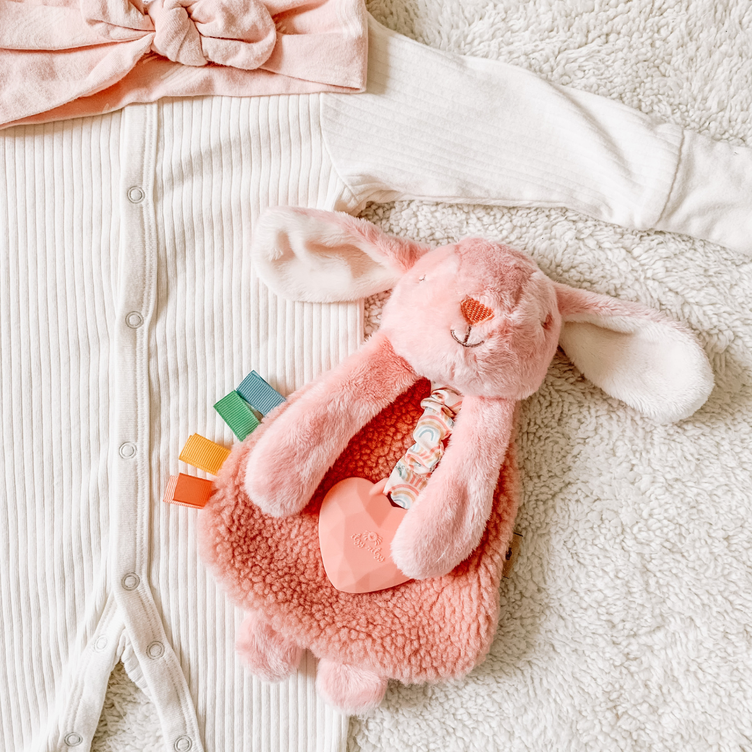 Itzy Friends Lovey™ Plush: Carmen The Cow