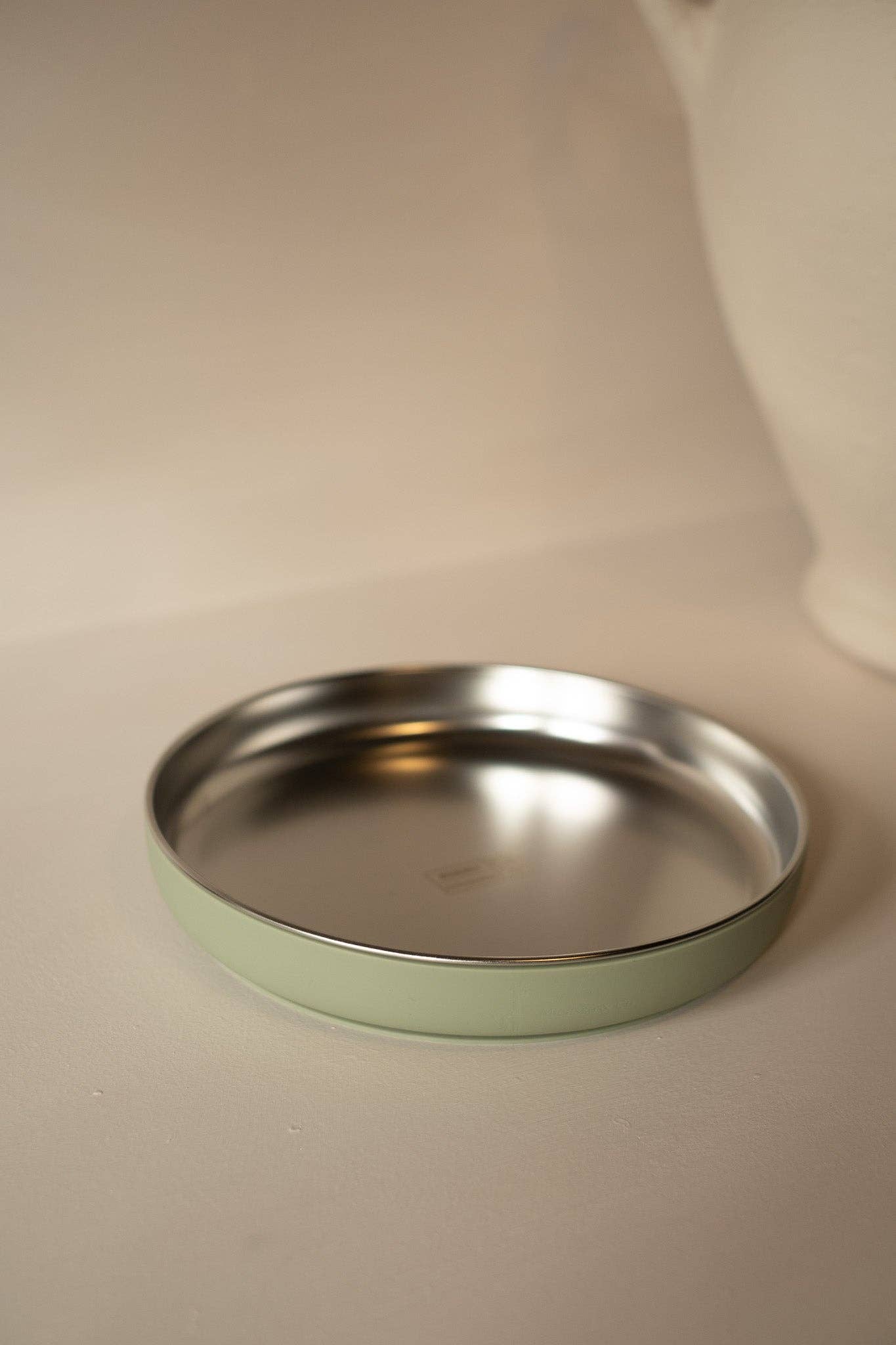 Children's plate – stainless steel and food-grade silicone (removable base): Caramel