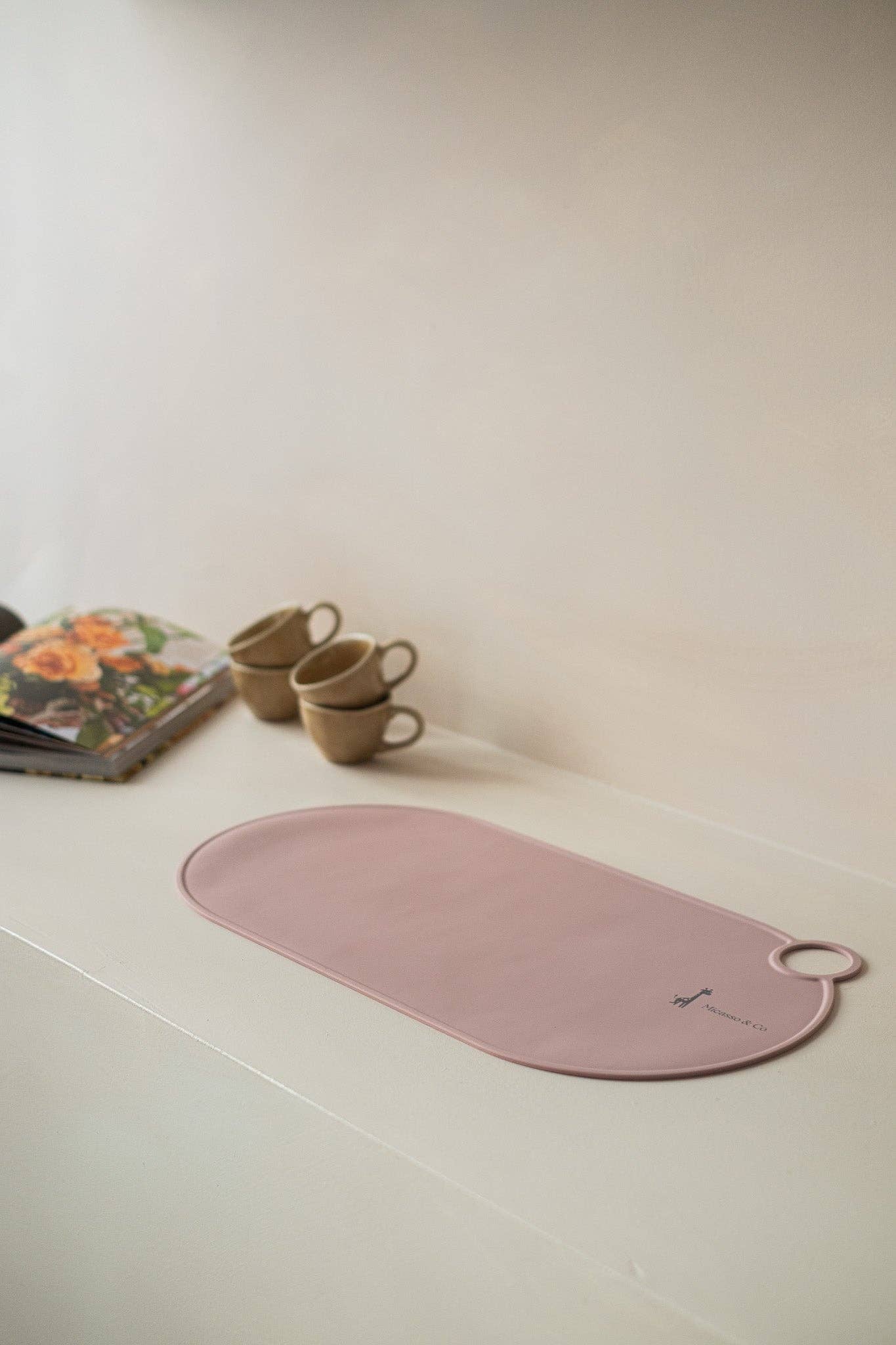Non-slip and flexible silicone placemat: Soft green