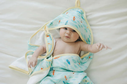 Loulou Lollipop Hooded Towel Set in Kayaks - product photo