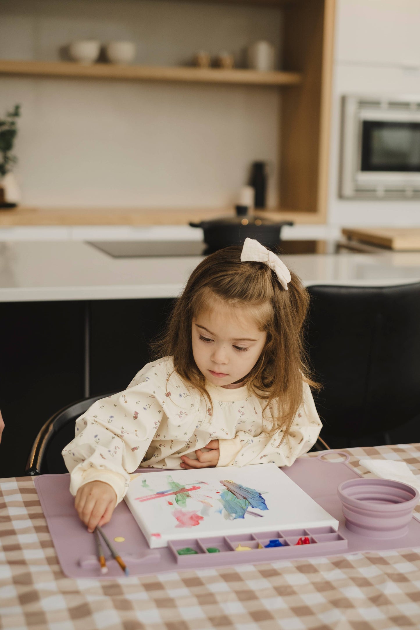 Children's waterproof artist apron: The flowers