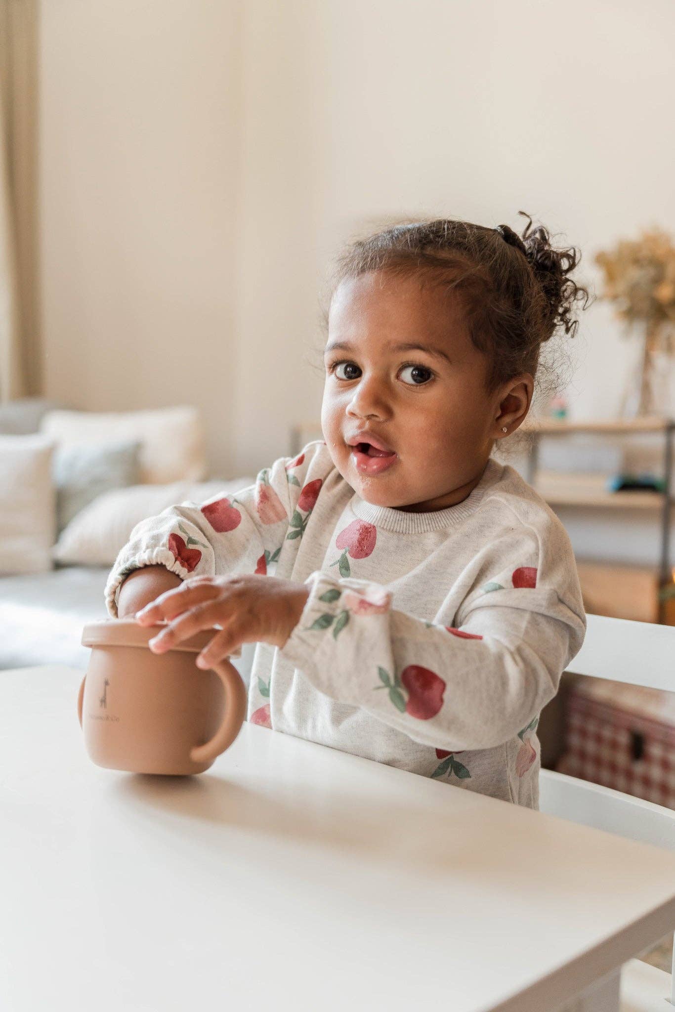 2-in-1 learning cup for snacks and liquids: Caramel