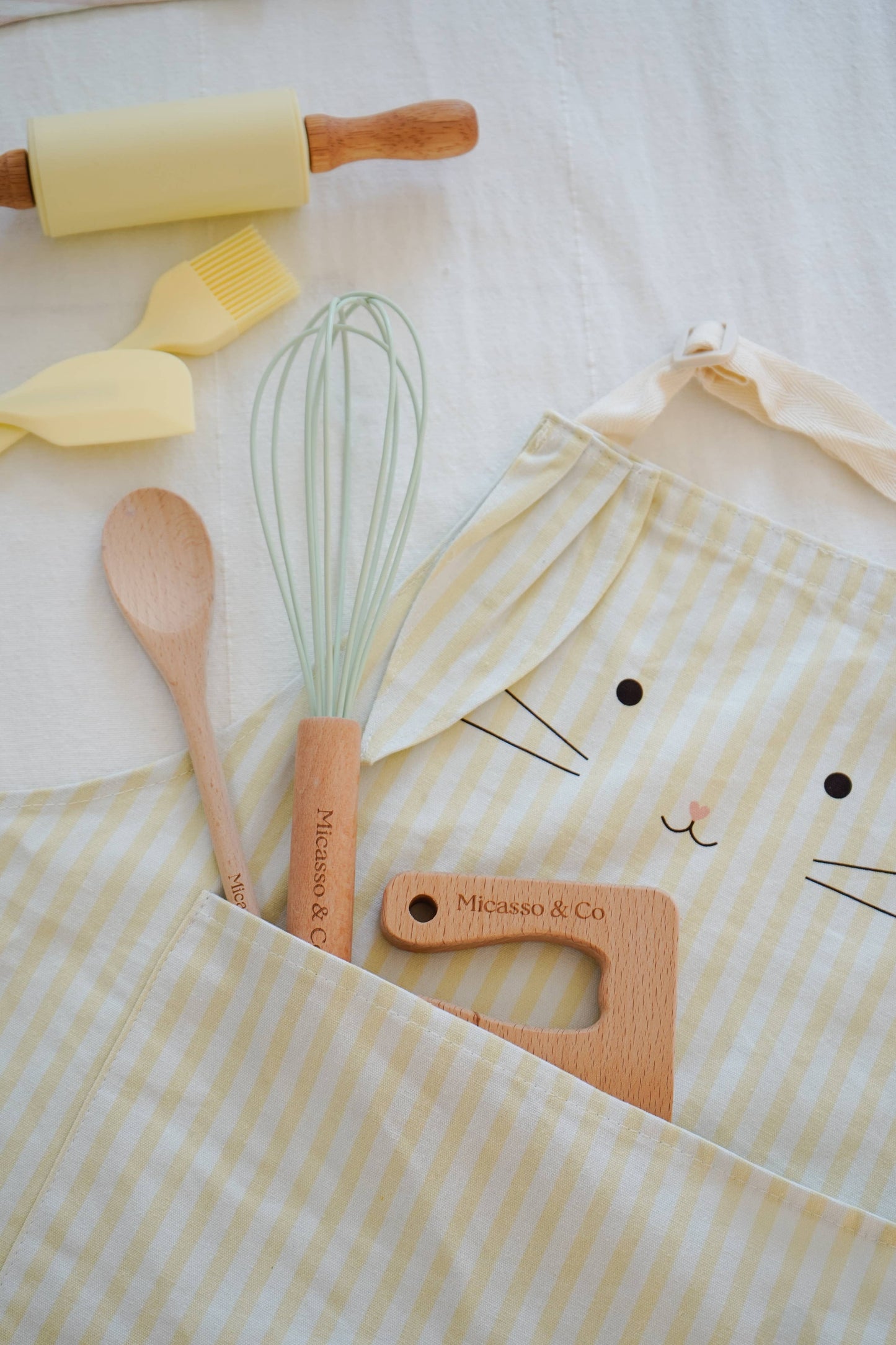 Kitchen apron for little chef - 2 years and up: Rabbit with sage