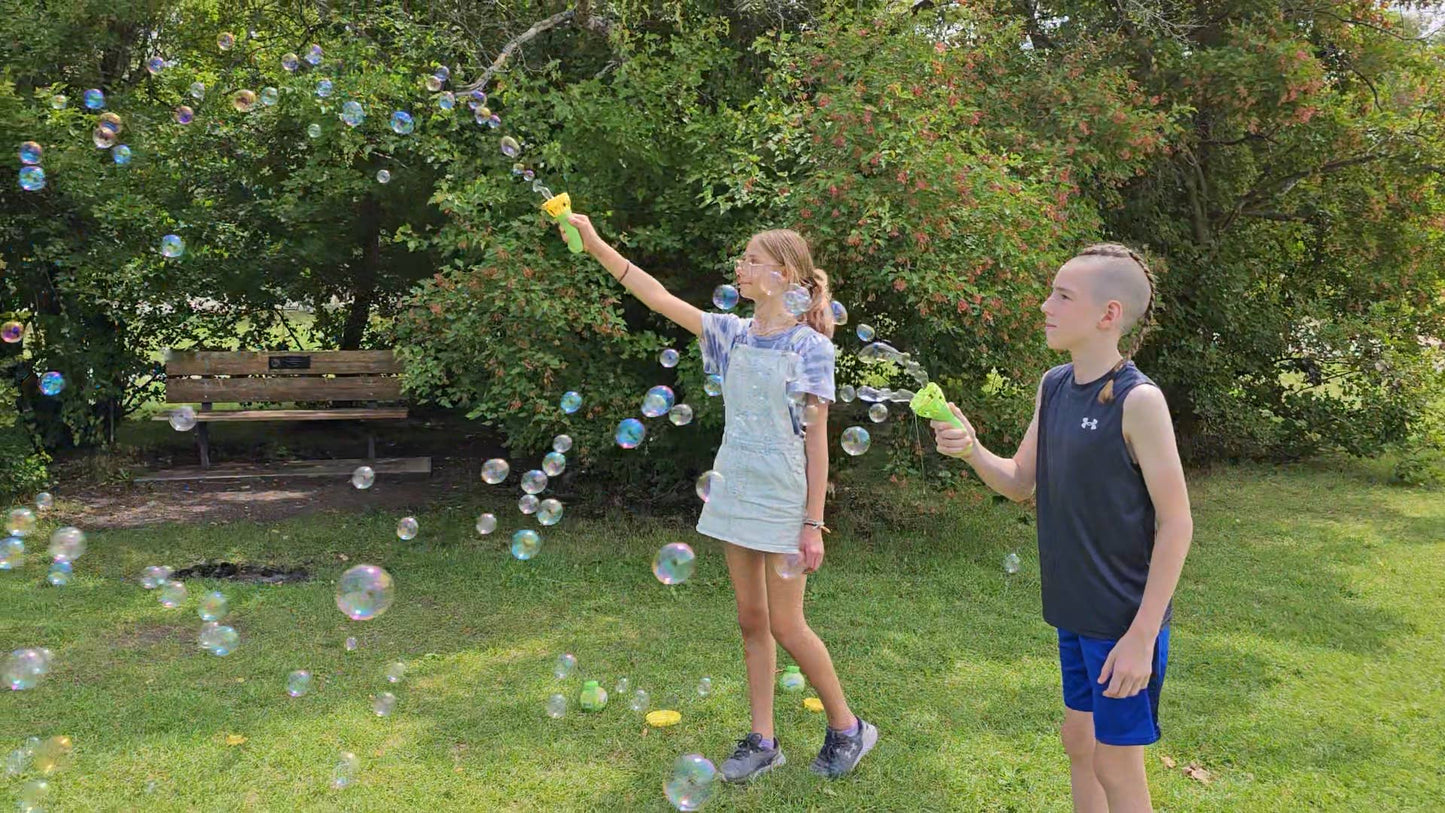 Bubble Bonanza Crazy Cathchables Yoobbles Bubble Blower with 3.5Oz Solution