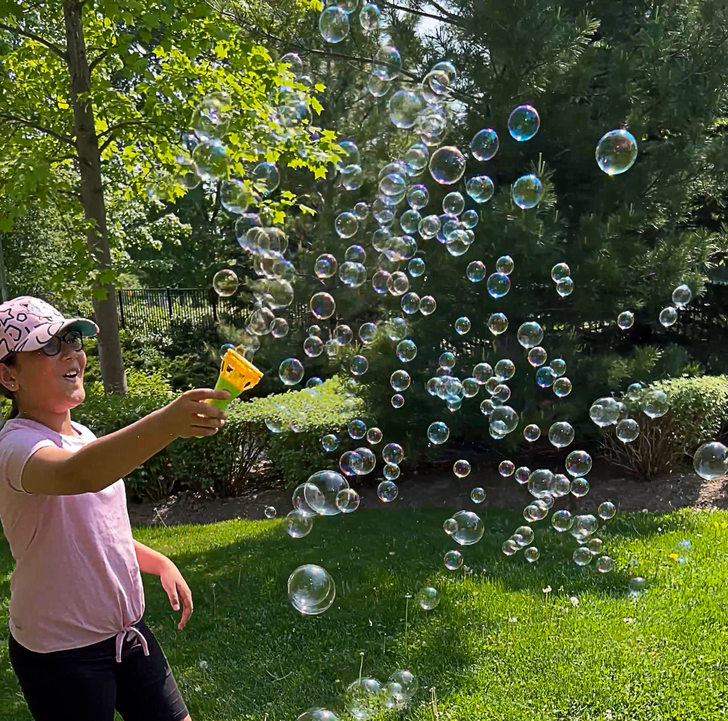 Bubble Bonanza Crazy Cathchables Yoobbles Bubble Blower with 3.5Oz Solution