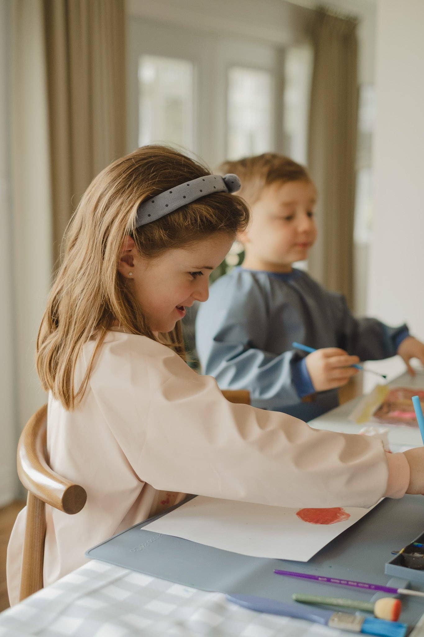 Children's waterproof artist apron: Vichy caramel