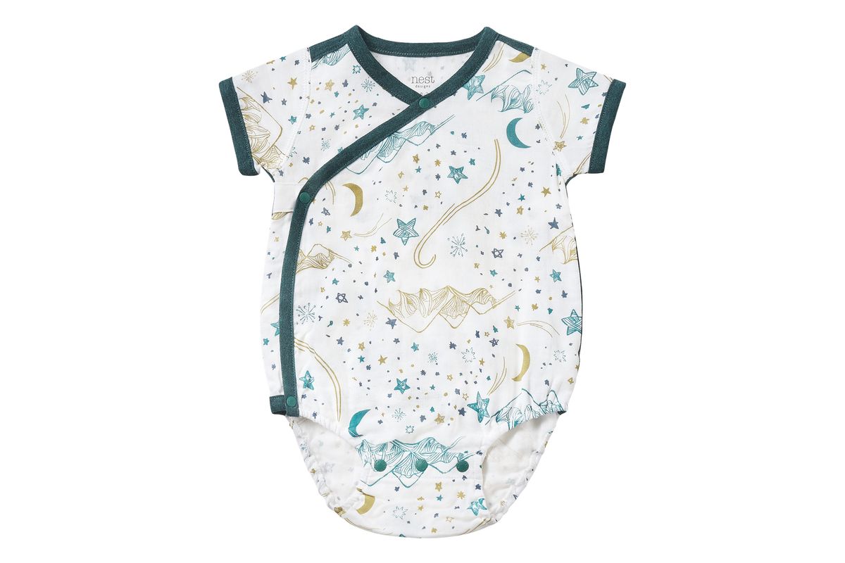 Nest Designs Short Sleeve Kimono Onesie (Bamboo Spandex Muslin) - Stars White