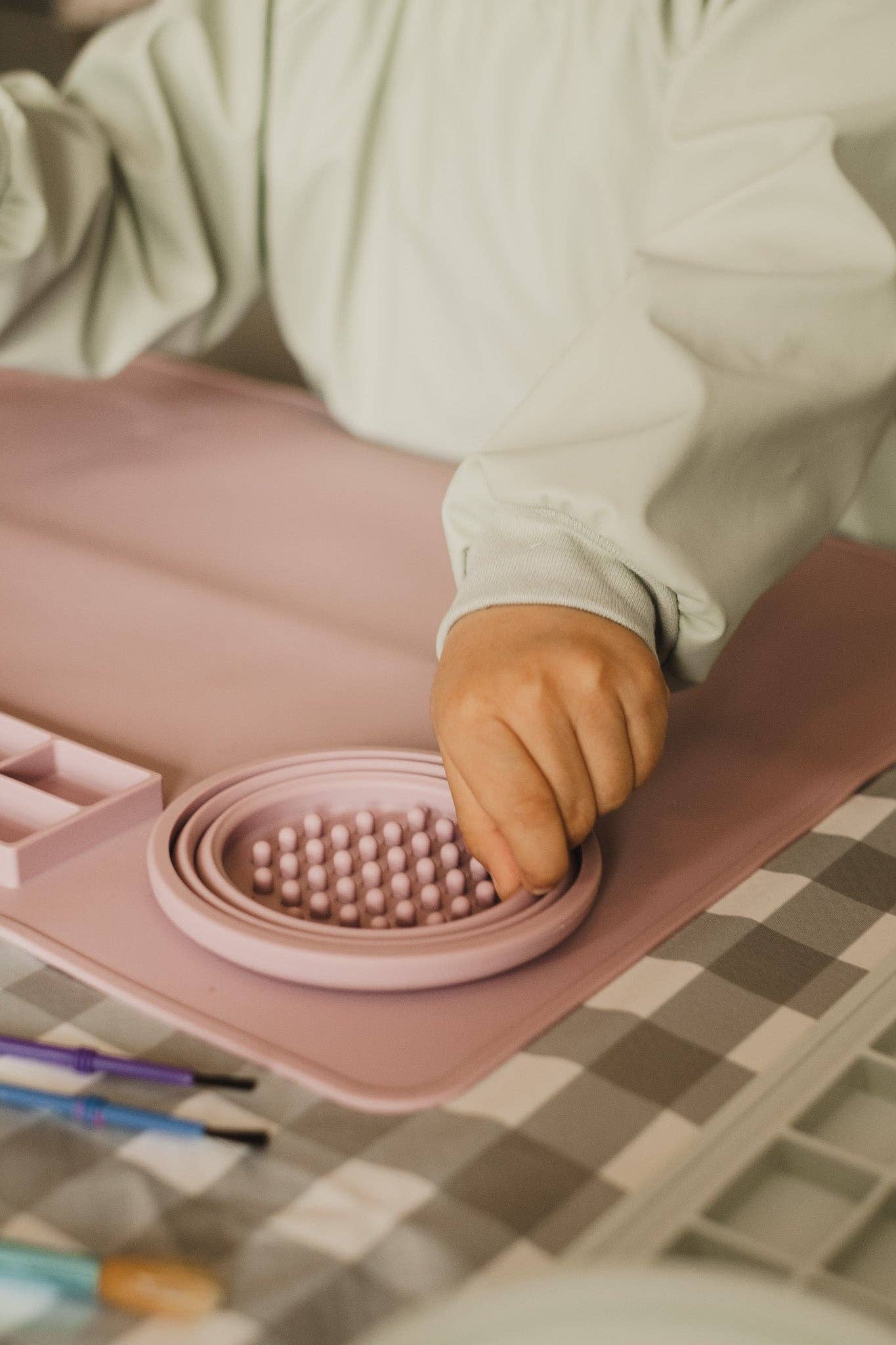 Children's waterproof artist apron: Vichy caramel