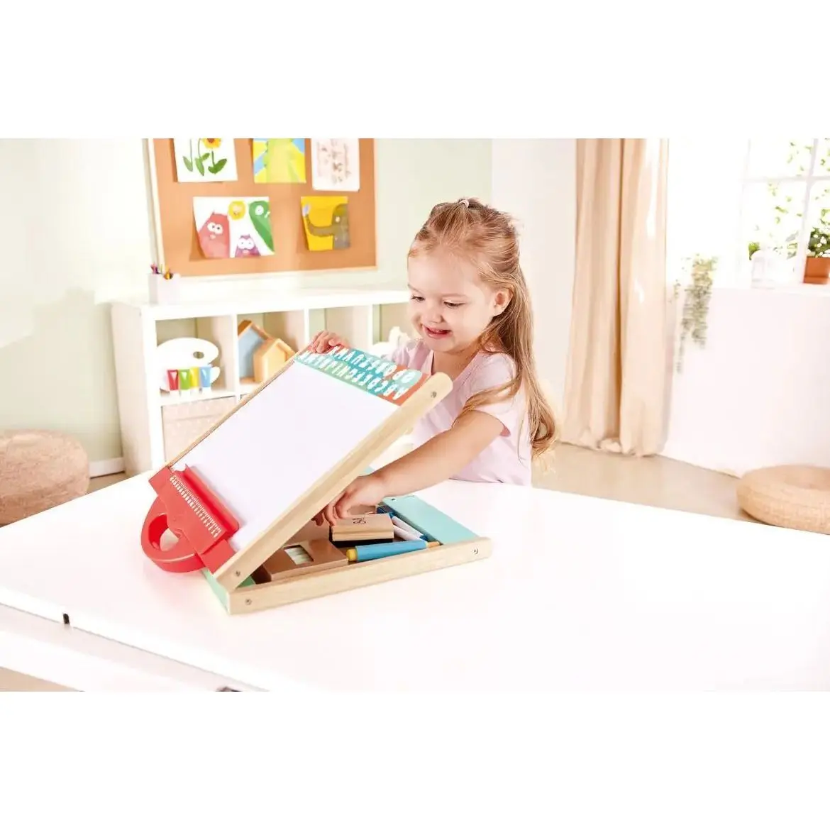 Hape® STORE & GO EASEL