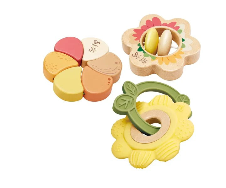 Hape ARTFUL FLOWERS RATTLE TRIO