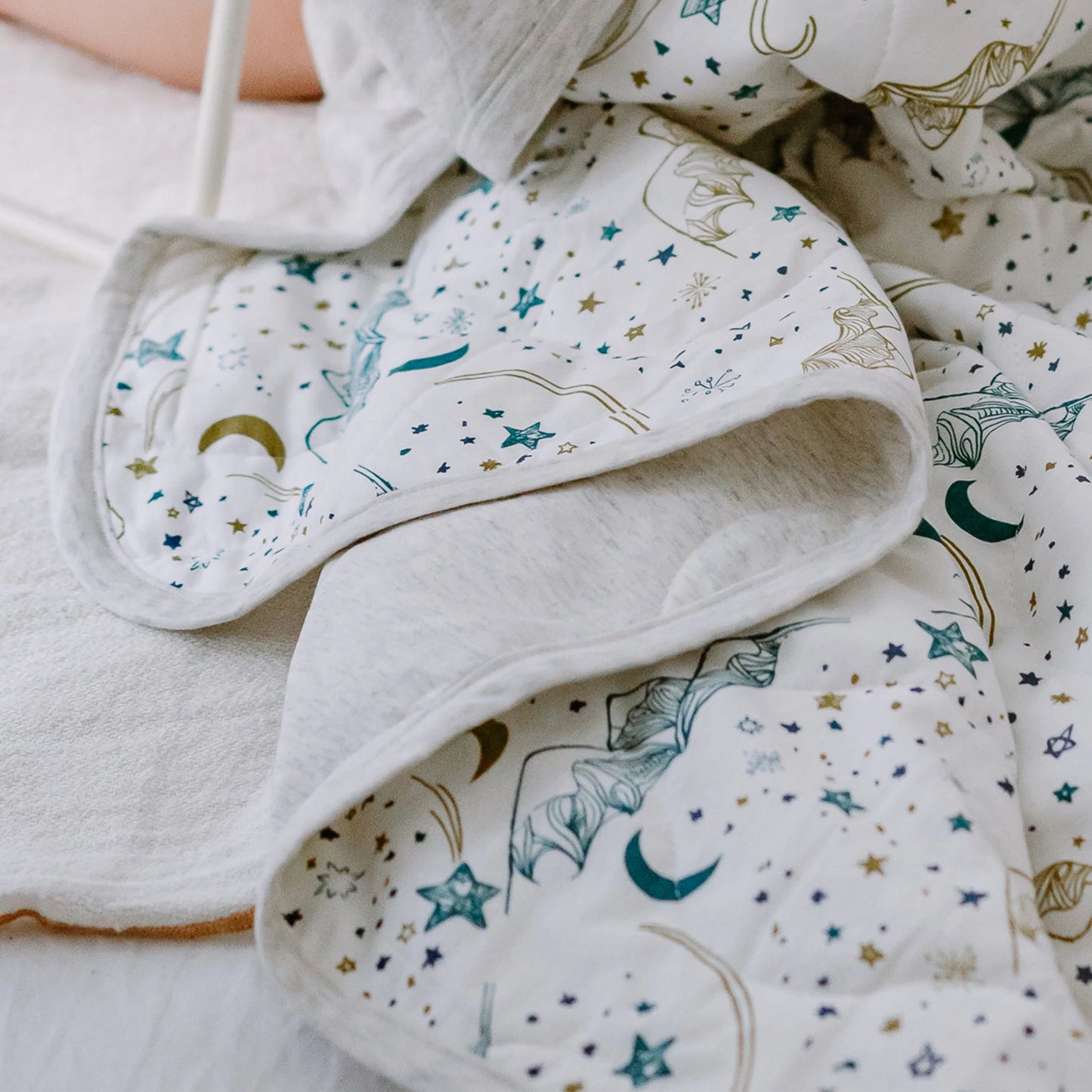 Nest Designs Winter Blanket 3.2 TOG (Bamboo Jersey, Small) - Stars White