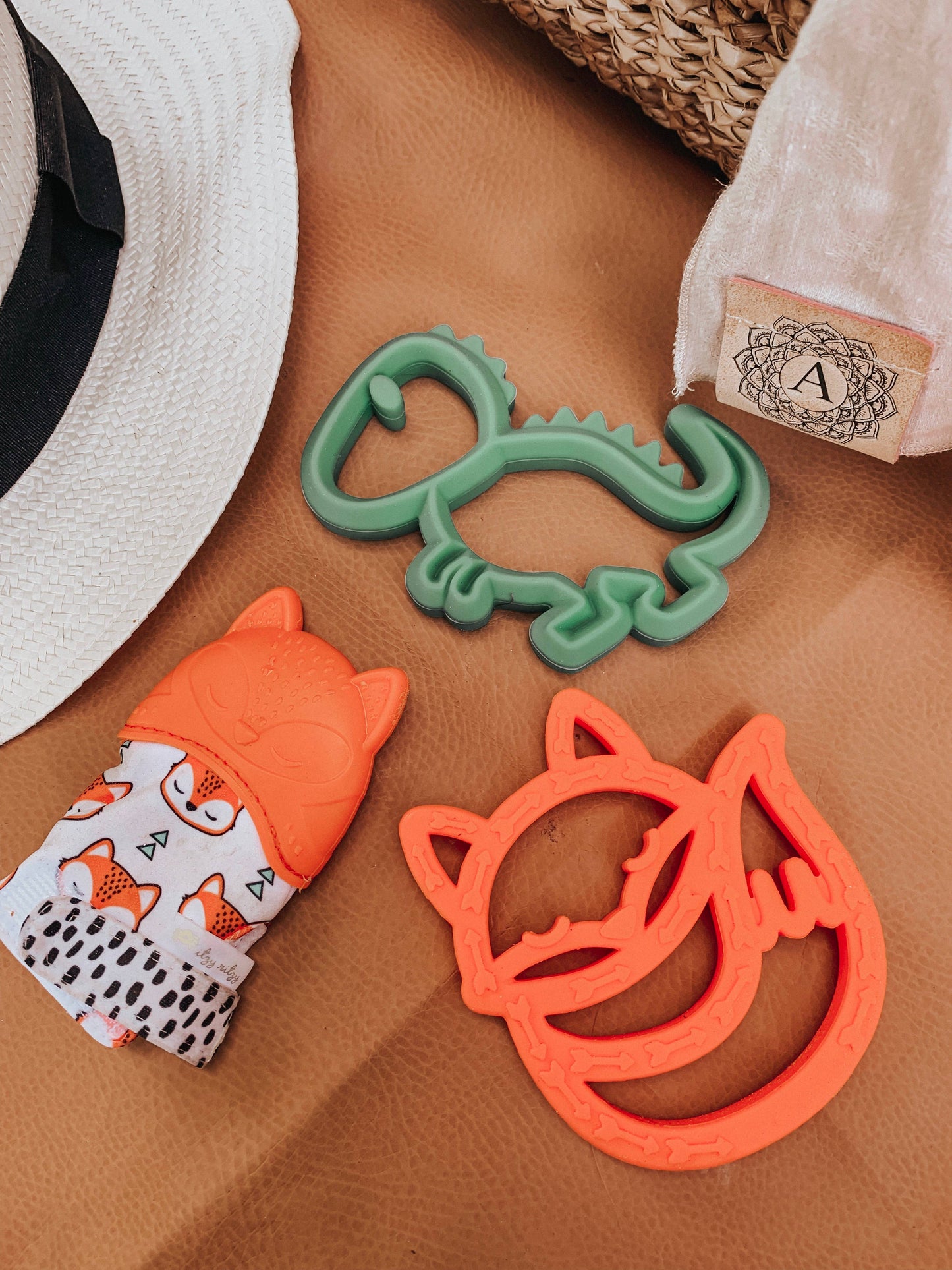 Itzy Mitt™ Silicone Teething Mitts: Bow