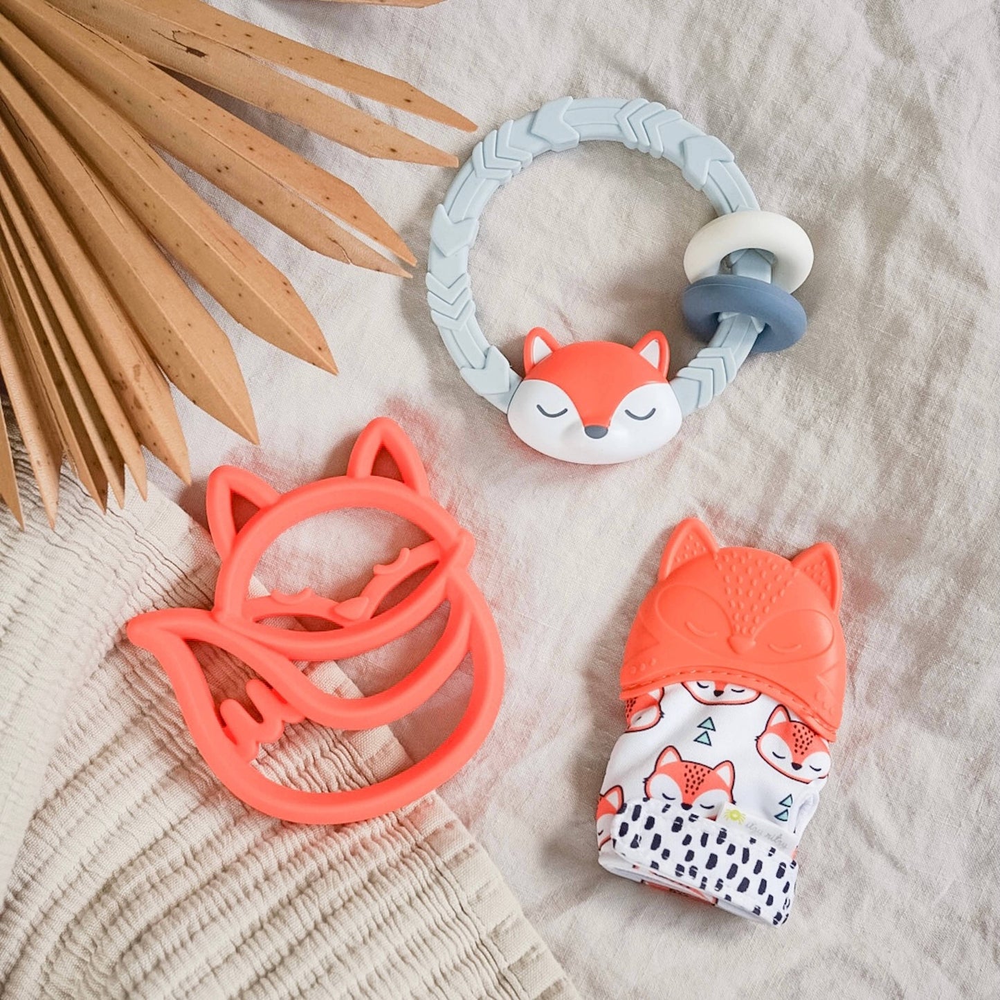 Itzy Mitt™ Silicone Teething Mitts: Bow