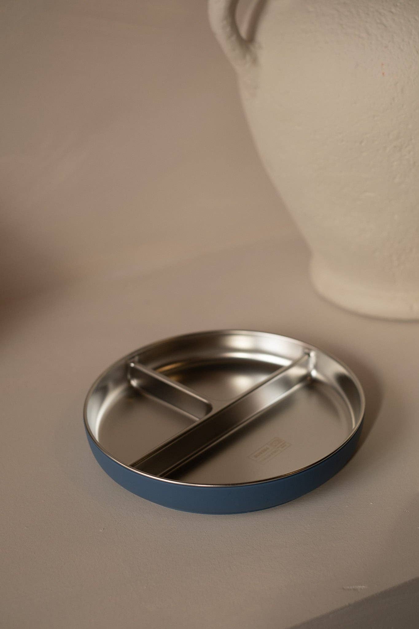 Divided suction plate – stainless steel and food-grade silicone: Bleu majestueux