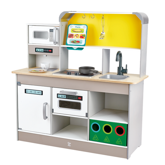 Hape® DELUXE KITCHEN W/FUN FAN STOVE