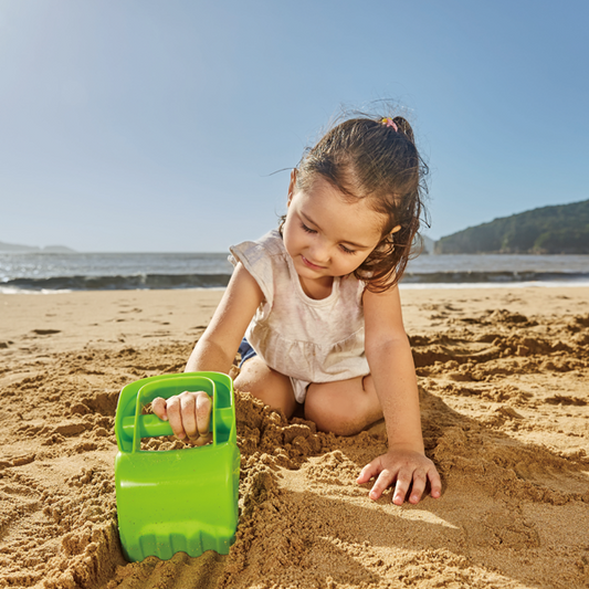 Hape® HAND DIGGER-GREEN Beach Toy