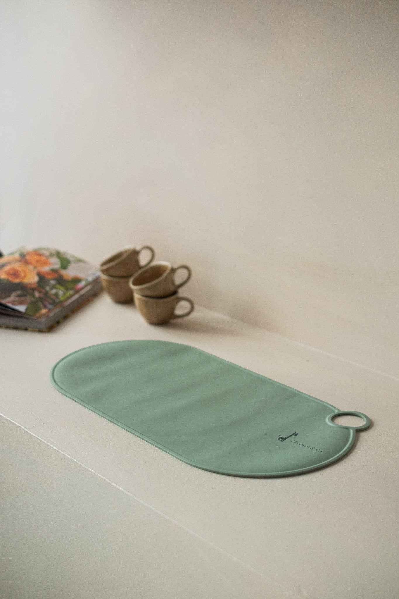 Non-slip and flexible silicone placemat: Toffee