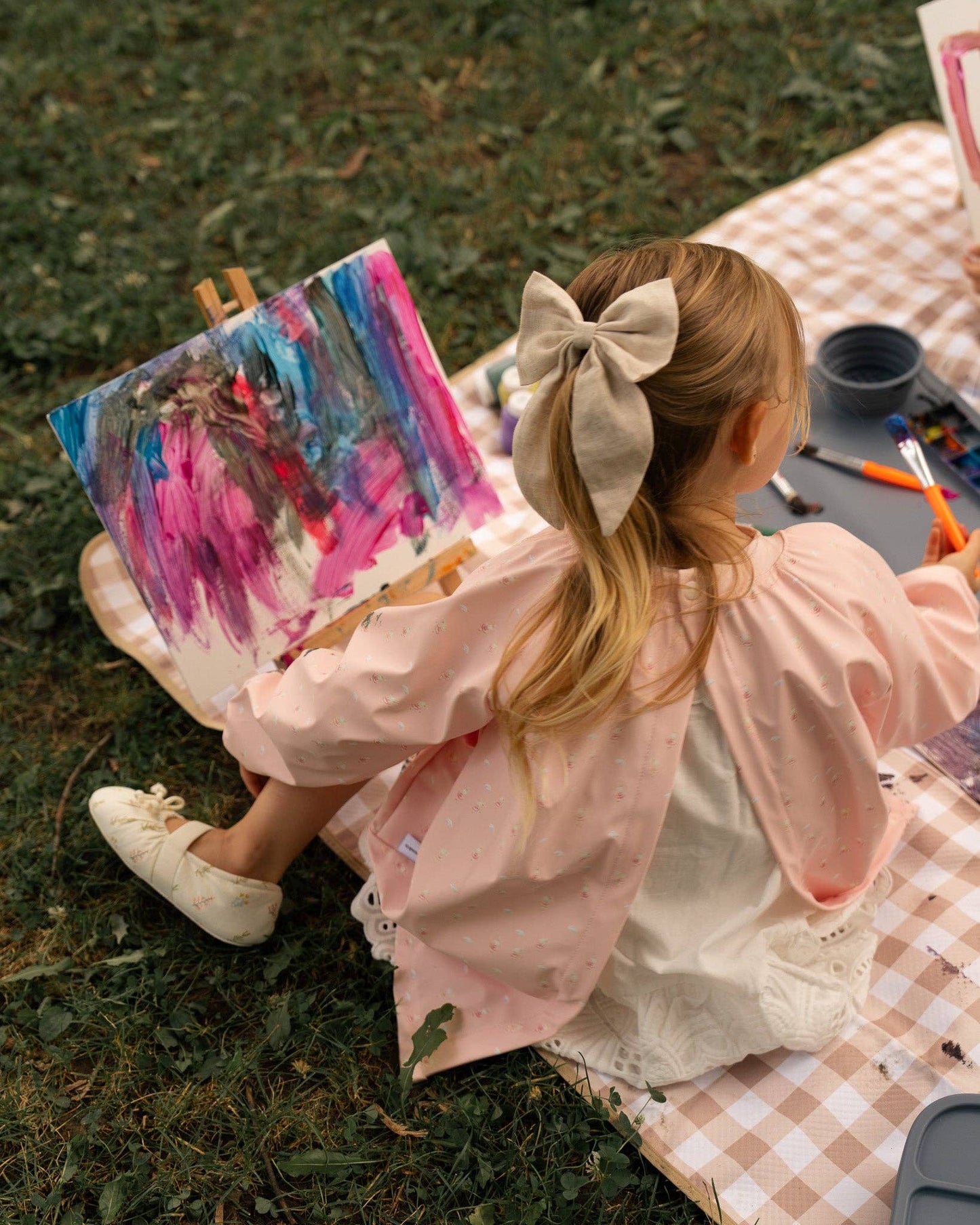 Children's waterproof artist apron: Vichy caramel