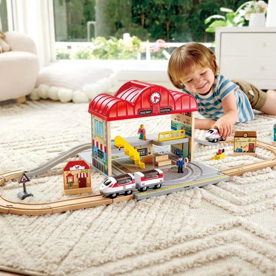 Hape® PORTABLE TRAIN STATION SET