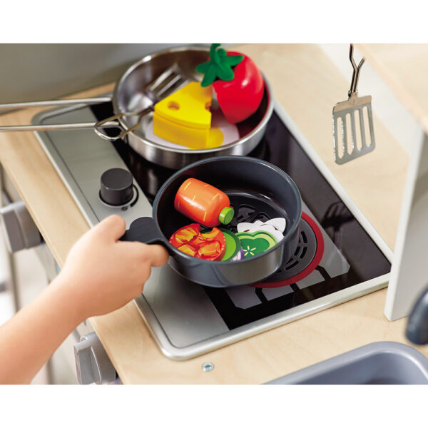 Hape® DELUXE KITCHEN W/FUN FAN STOVE